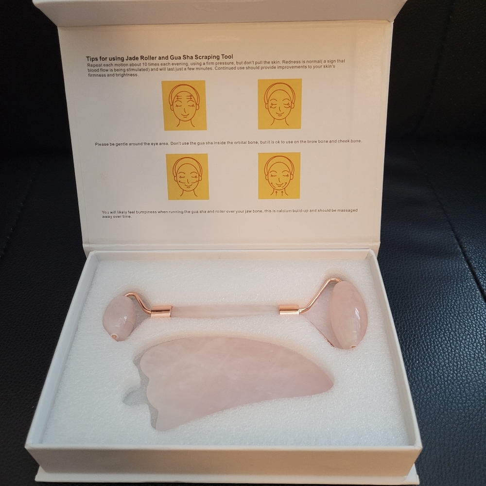 Jade roller set light pink like new